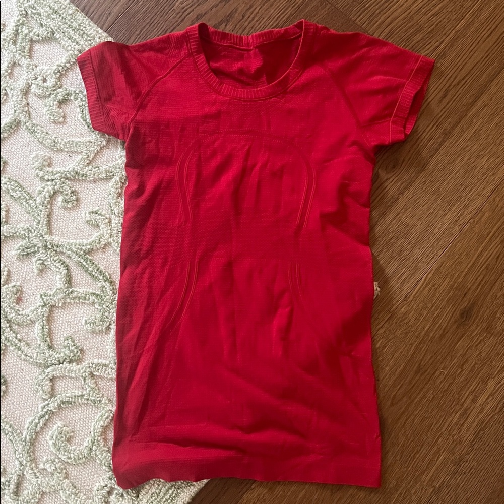 lululemon athletica Vibrant Red Short Sleeve Top